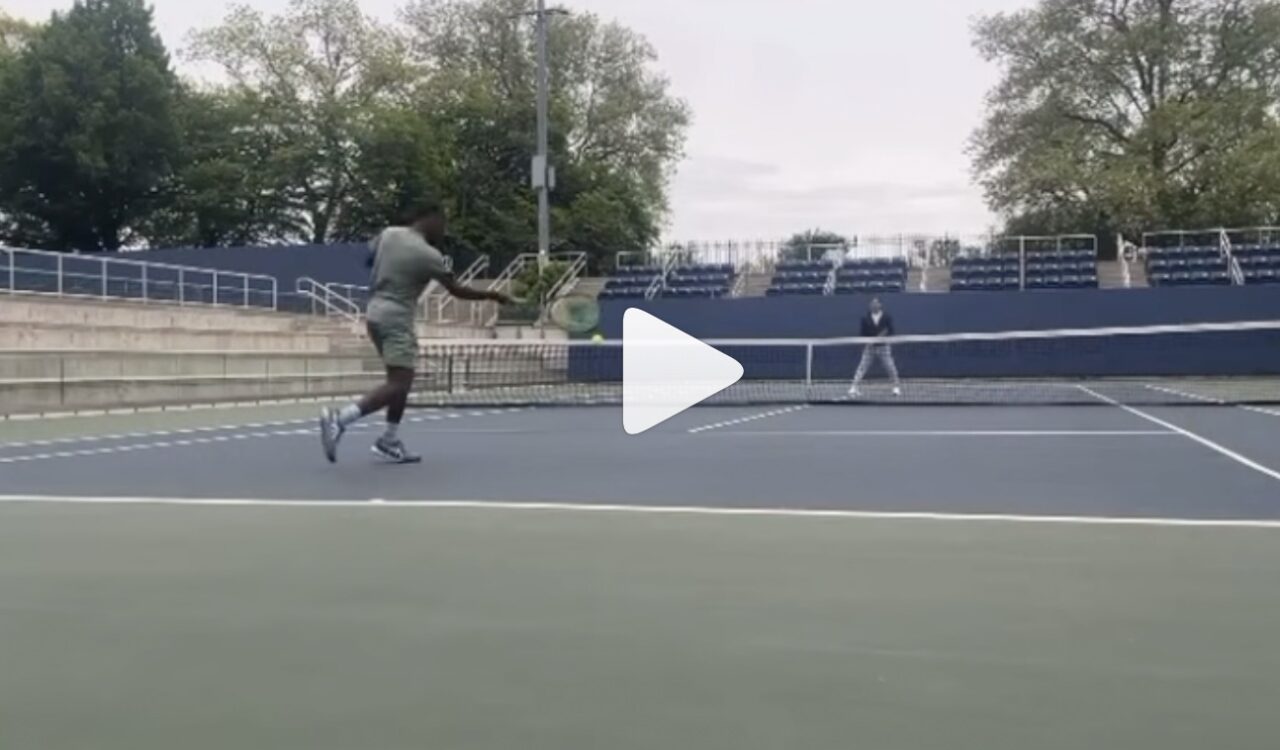 “Roger Federer surprises students with impromptu tennis session in New York”